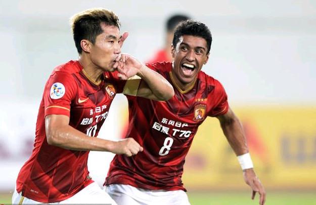 据称达伦·弗莱彻将临时接管球队。#MUFC 来源：天空体育德国记者 Plettenberg全部 🚨❌ 突发消息 ｜ 曼联已解雇鲁本·阿莫林！