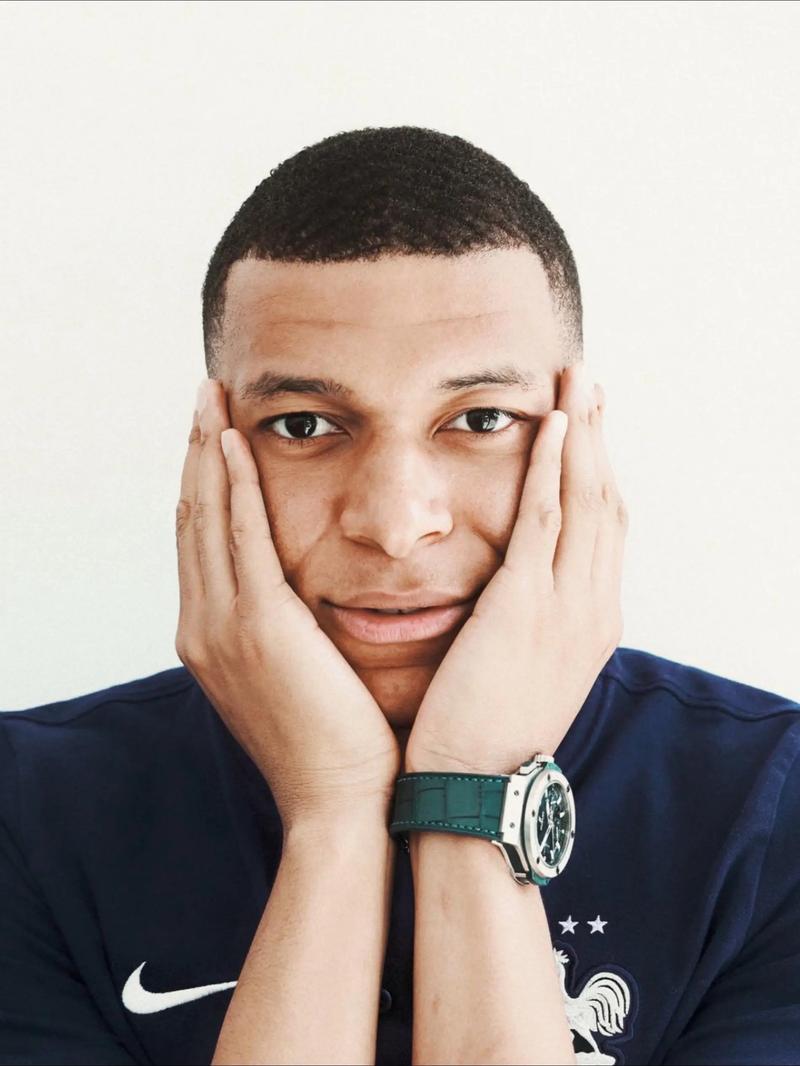 爽看，安菲尔德的观众凭一张门票能看两场红军vs毕包的友谊赛