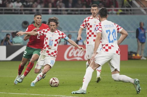 日本队2026年世界杯球衣：深蓝色底色+浅蓝色波浪状图案