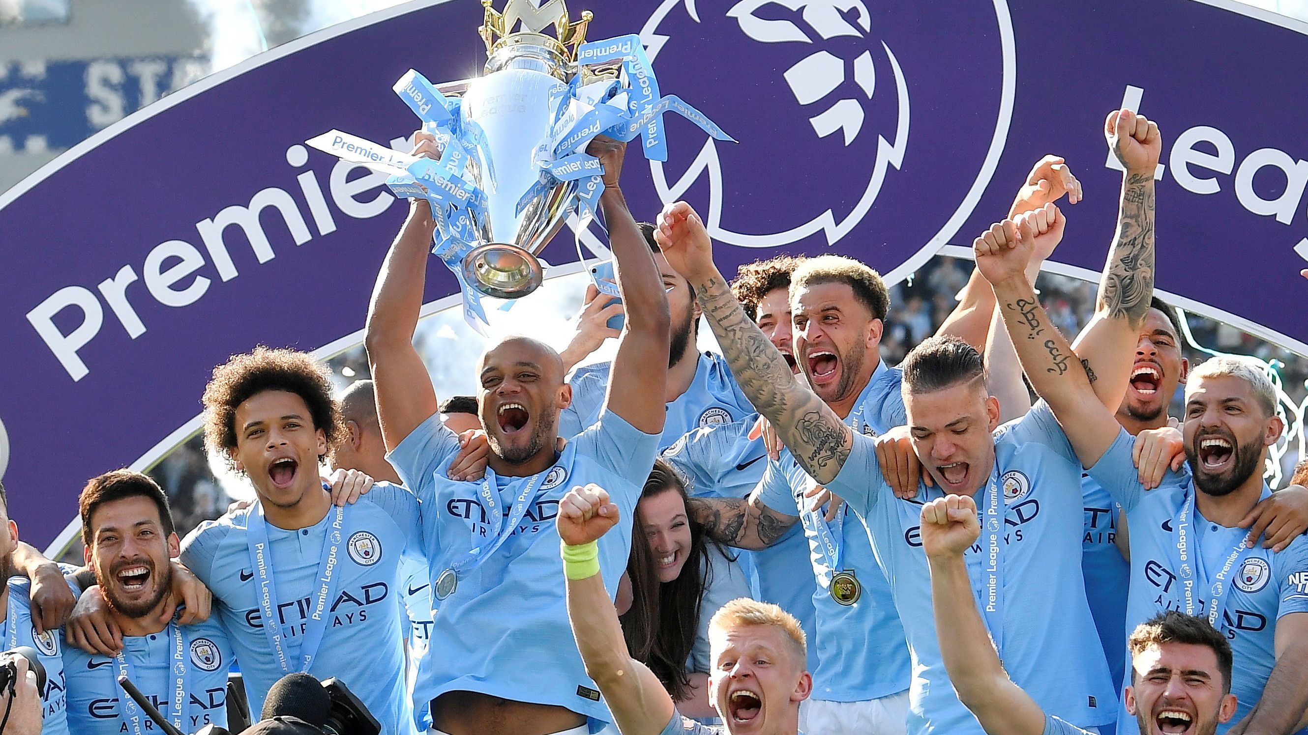 加比亚抱怨对手拖延时间，主裁：补时给了，你们想要15分钟吗